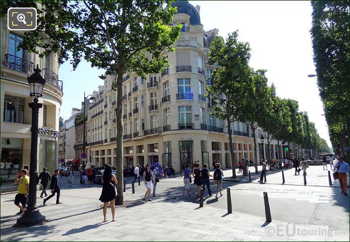 Avenue des Champs Elysees Zara store