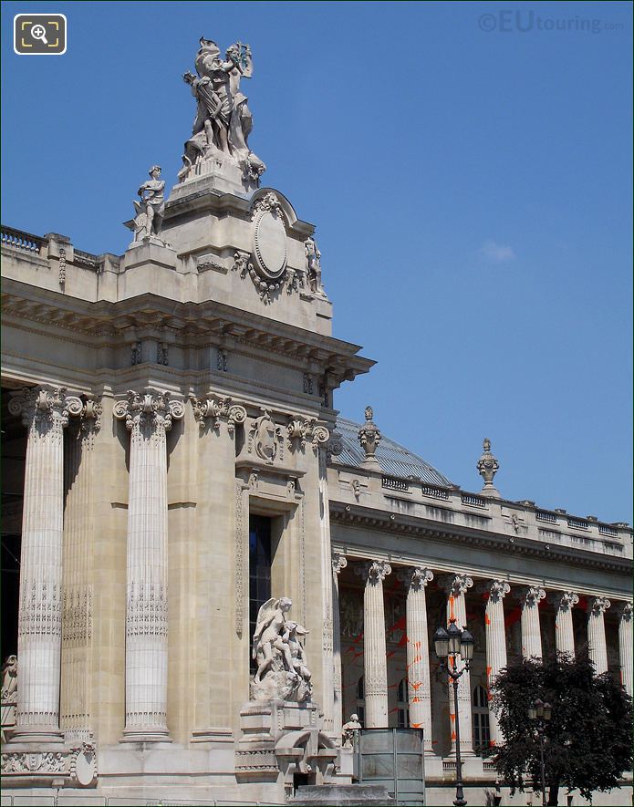 Sculptures on the Grand Palais