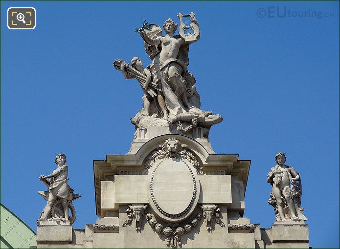 The Grand Palais statues called Peace