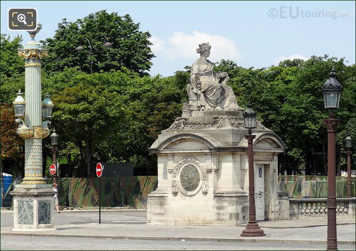Place de la Concorde Nantes statue