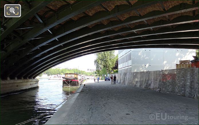 Quai under Pont de Sully