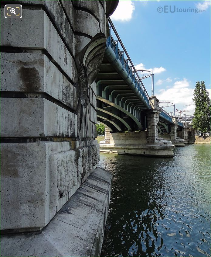 Pont Rouelle bridge over the River Seine