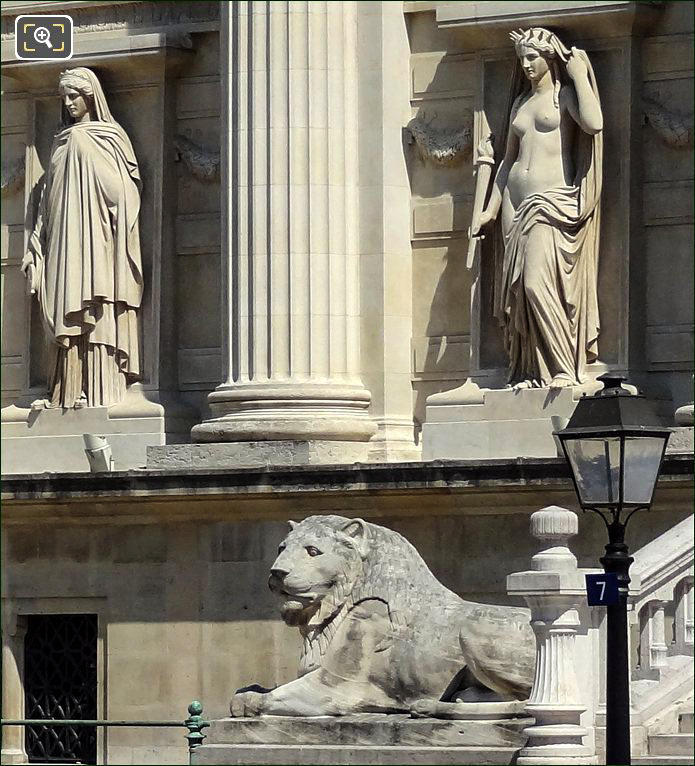 Statues on the Palais de Justice