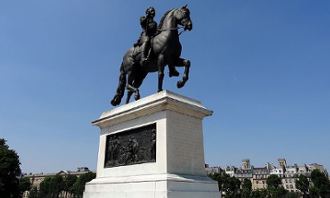 Images of King Henri IV statue