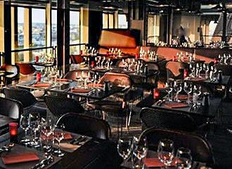 58 Tour Eiffel restaurant tables