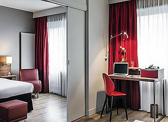 Bedroom at Aparthotel Adagio Access Paris Bercy Village