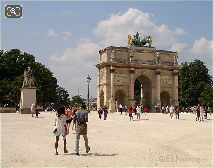Arc de Triomphe du Carrousel in Place du Carrousel