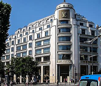 Avenue des Champs Elysees Louis Vuitton shop