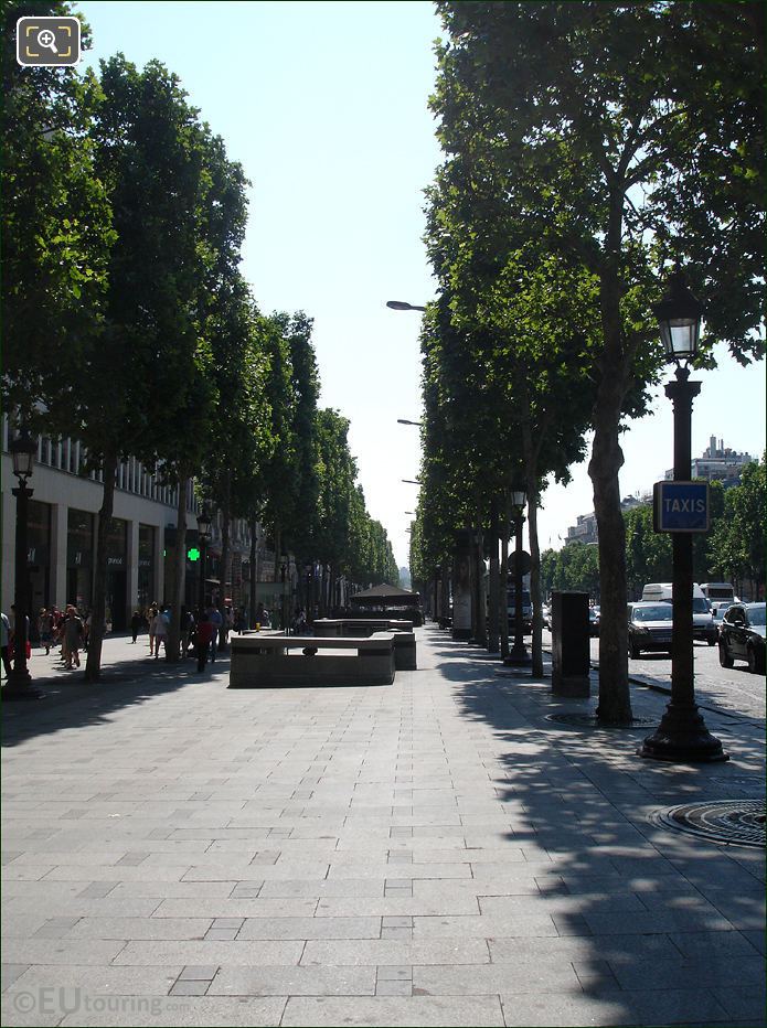 Avenue des Champs Elysees wide sidewalks
