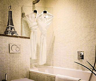 B Montmartre Bathroom