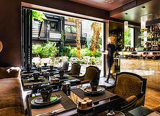 B Montmartre Restaurant Tables