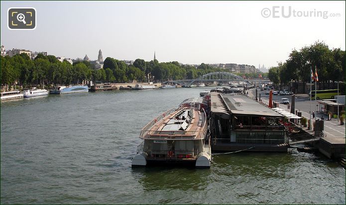Bateaux Parisiens boat moored