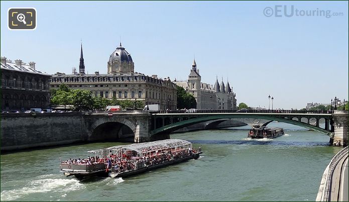 Bateaux Parisiens boat and the Conciergerie
