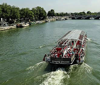 Sightseeing cruise by Bateaux Parisiens