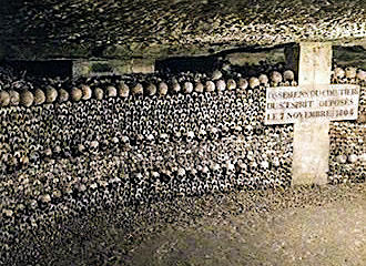 Catacombes de Paris stone cross