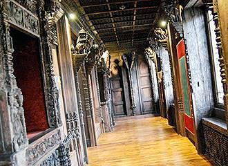 Hallway inside the Paris Chinese Pagoda
