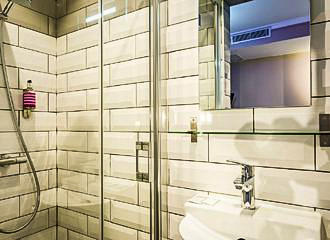 District Republique Hotel Bathroom
