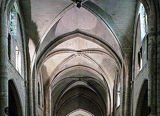 Arched ceiling inside Eglise Saint-Pierre de Montmartre