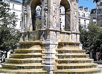 Fontaine des Innocents steps