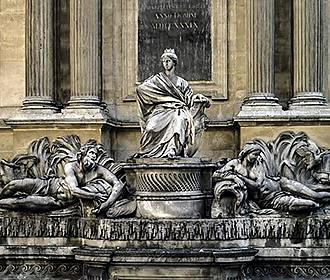 The three statues on Fontaine des Quatre-Saisons