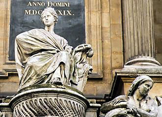 City of Paris statue on Fontaine des Quatre-Saisons