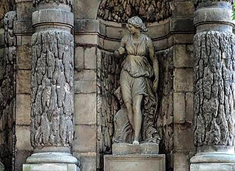 Diane statue on Fontaine Medicis