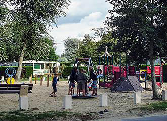 Camping Perroquet playground