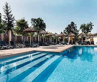 Domaine Chateau de l'Eperviere swimming pool