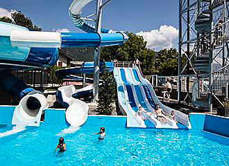 Camping Les Fontaines water slides