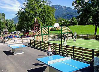 Camping Les Fontaines sports court