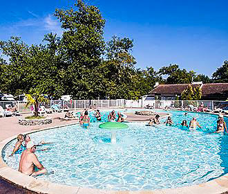 Camping Les Chenes swimming pool