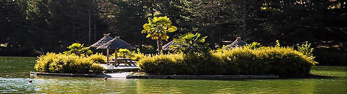 Le Lac des 3 Vallees Campsite lake island