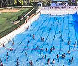 Le Vauvert Campsite swimming pool