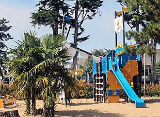 Camping Longchamp playground
