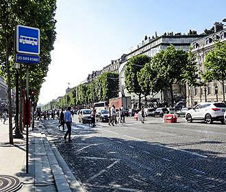 Avenue des Champs Elysees road