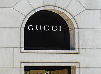 Avenue des Champs Elysees Gucci shop
