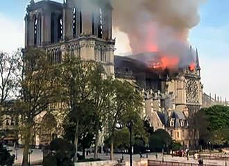 Notre Dame burning roof