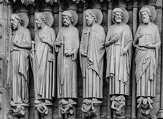 Portal side statues at Notre Dame Cathedral