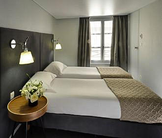 Hotel D Espagne Twin Bedroom