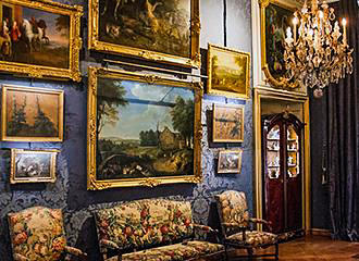Paintings within Hotel de Guenegaud