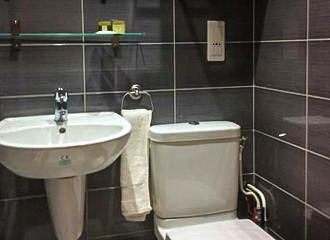 Hotel Du Quai De Seine En Suite Bathroom