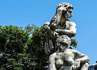 Le Crepuscule statue in Jardin des Grands Explorateurs