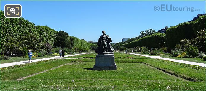 Georges Comte de Buffon statue