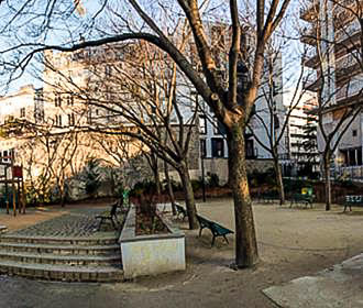 Jardin Pierre Joseph Redoute park benches