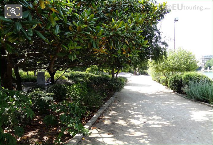 Jardin Tino Rossi pathway