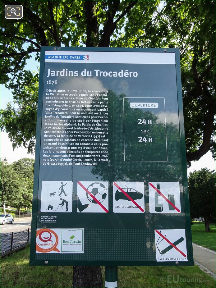 Tourist information board for Jardins du Trocadero