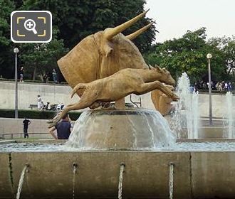 Taureau et Daim statue cascading water fountain, Jardins du Trocadero
