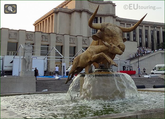 Bull and Deer statues, Jardins du Trocadero water fountains