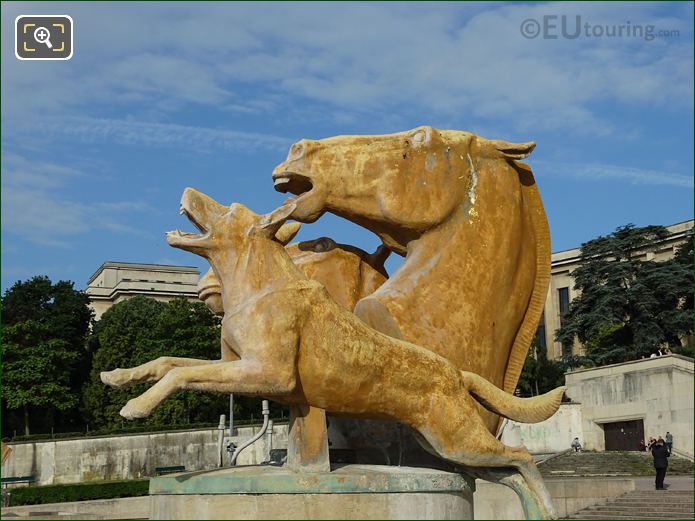 Chevaux et Chien statue group, Warsaw Fountain, Jardins du Trocadero