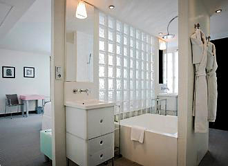 Kube Hotel Paris Bathroom